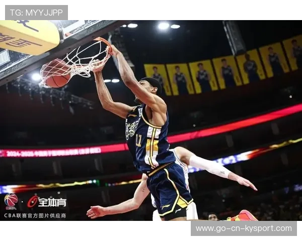 CBA后卫一条龙突破引全场欢呼：精彩瞬间点燃篮球激情