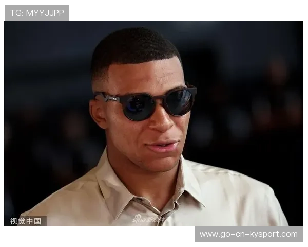 姆巴佩在晚宴上与政要握手，外交球星新标签？