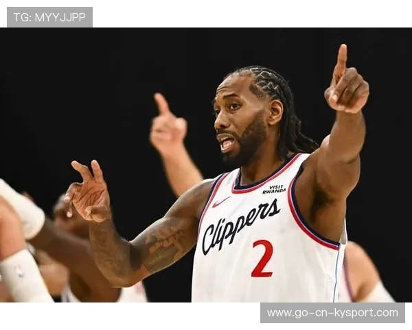 伦纳德中路爆扣得手，快船将胜利带回城中